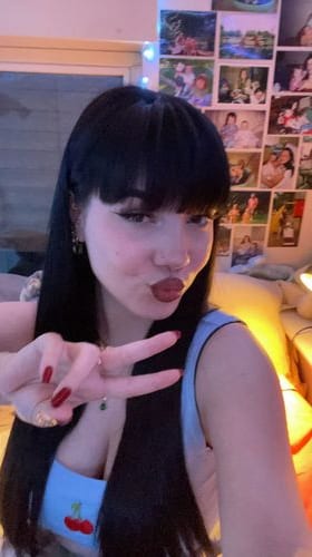 Emily OnlyFans 年輕 4